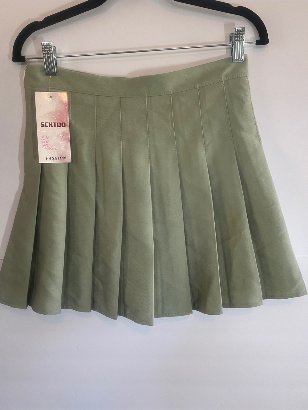Scktoo NWT Women's size 4, Sage Green Pleated Skater Skirt / golf / tennis